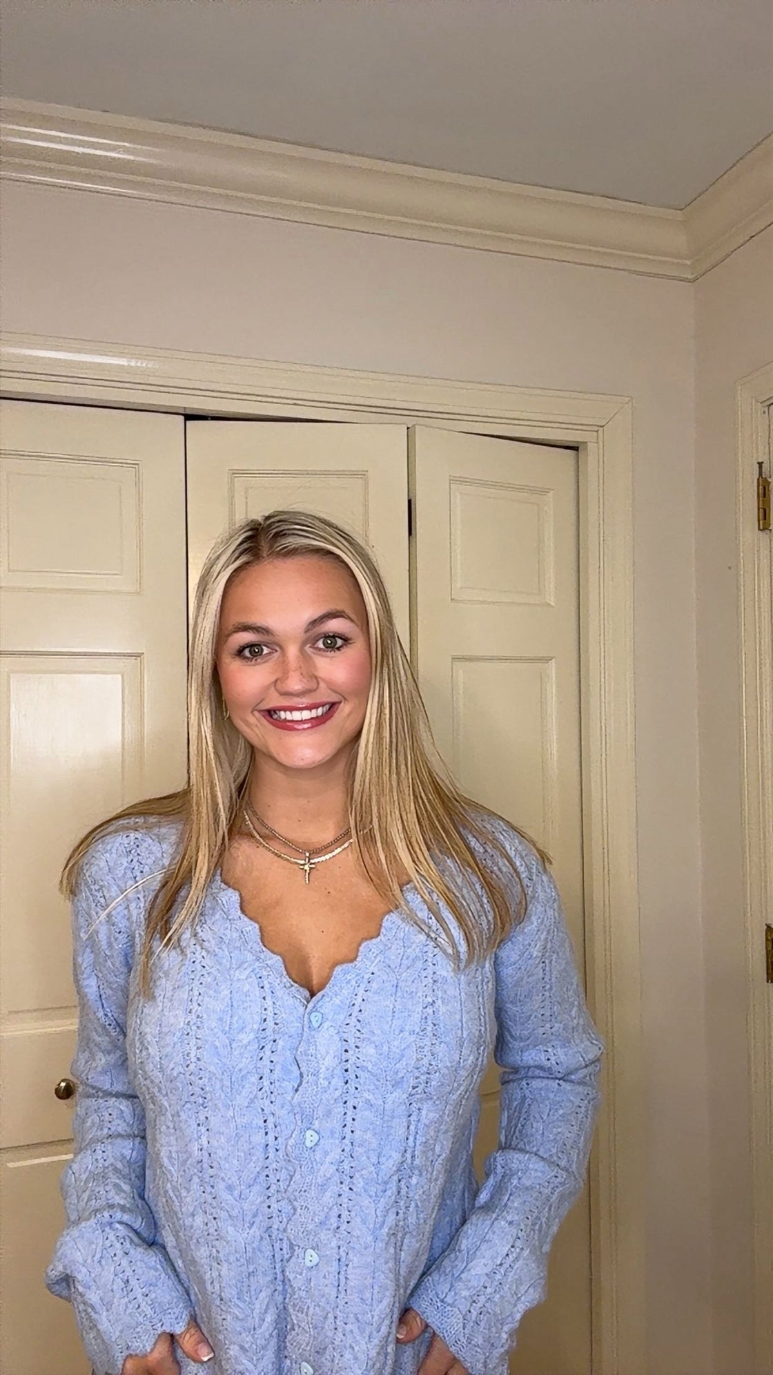 Scallop Hem Cable
Knit Cardigan