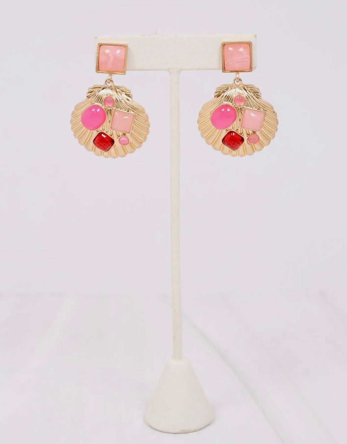 Anna Maria Stone Seashell
Earring Pink