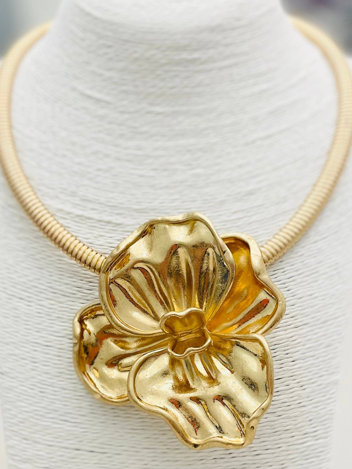Vintage Flower Choker