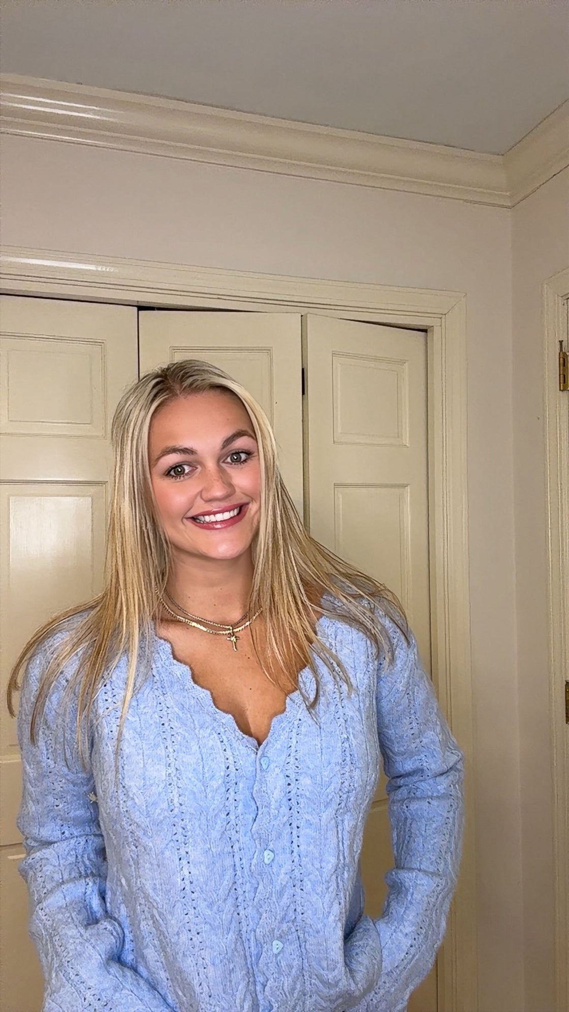 Scallop Hem Cable
Knit Cardigan