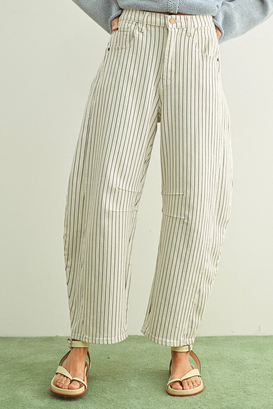 Pinstriped Pattern Barrel Pants WHITE/BLACK